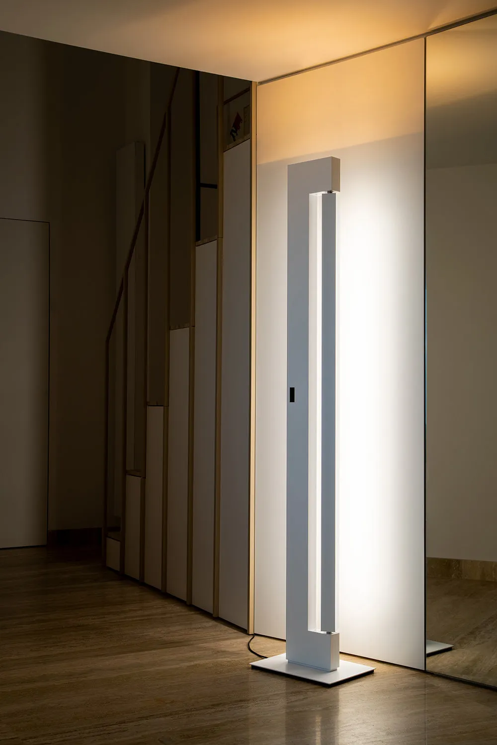 ARA LED Floor Lamp
