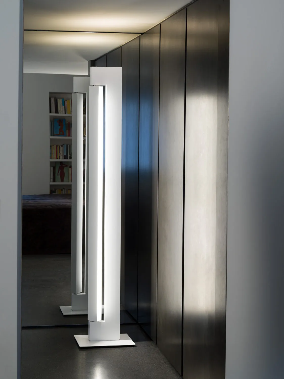 ARA LED Floor Lamp