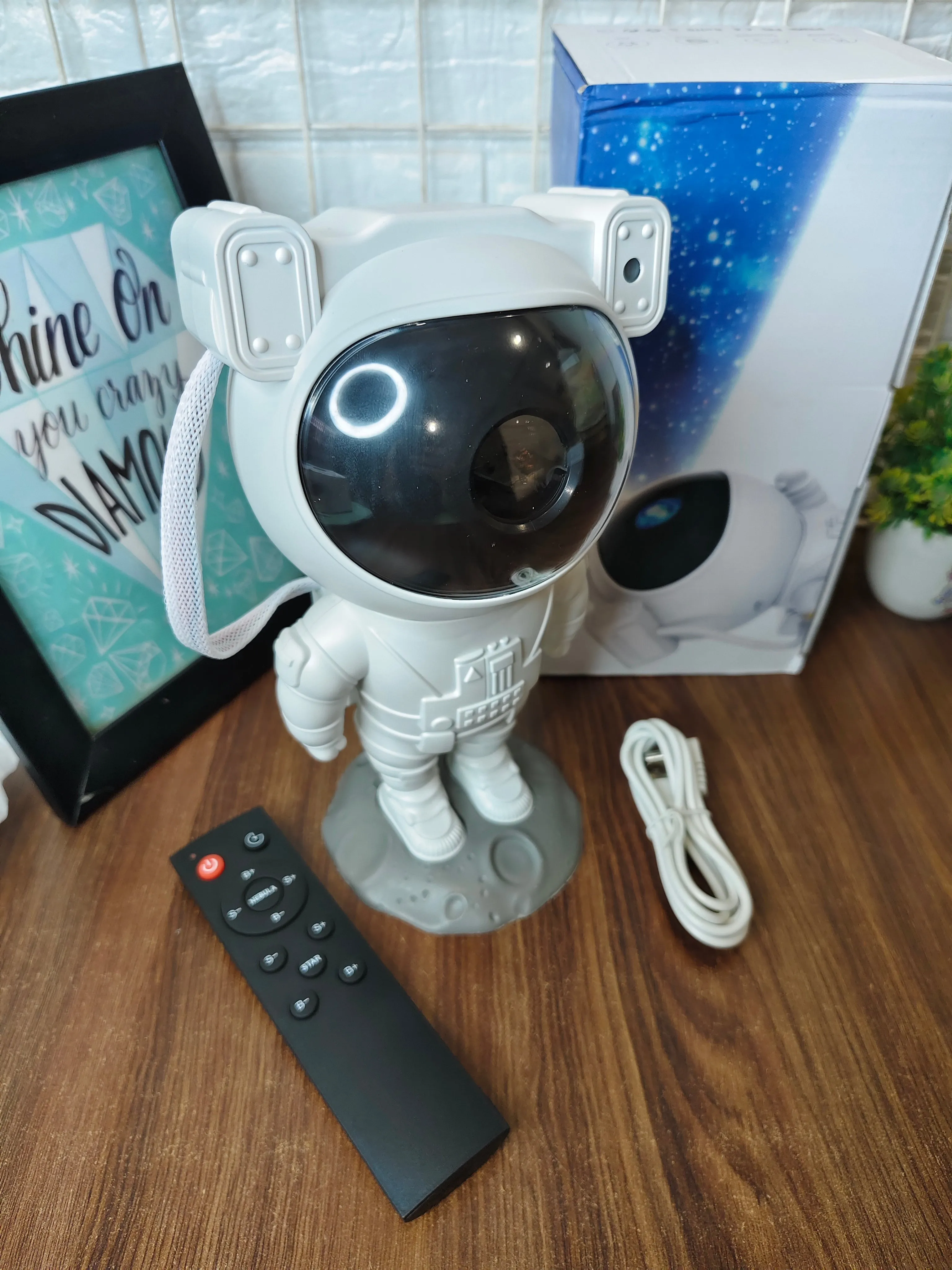 Astronaut projection lamp