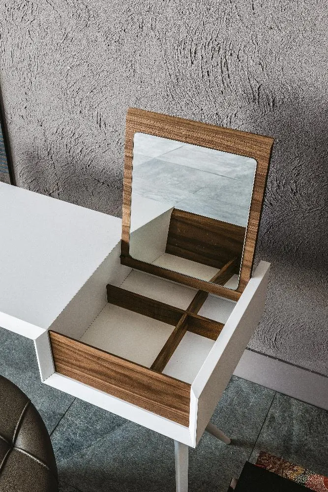 BATIK Desk