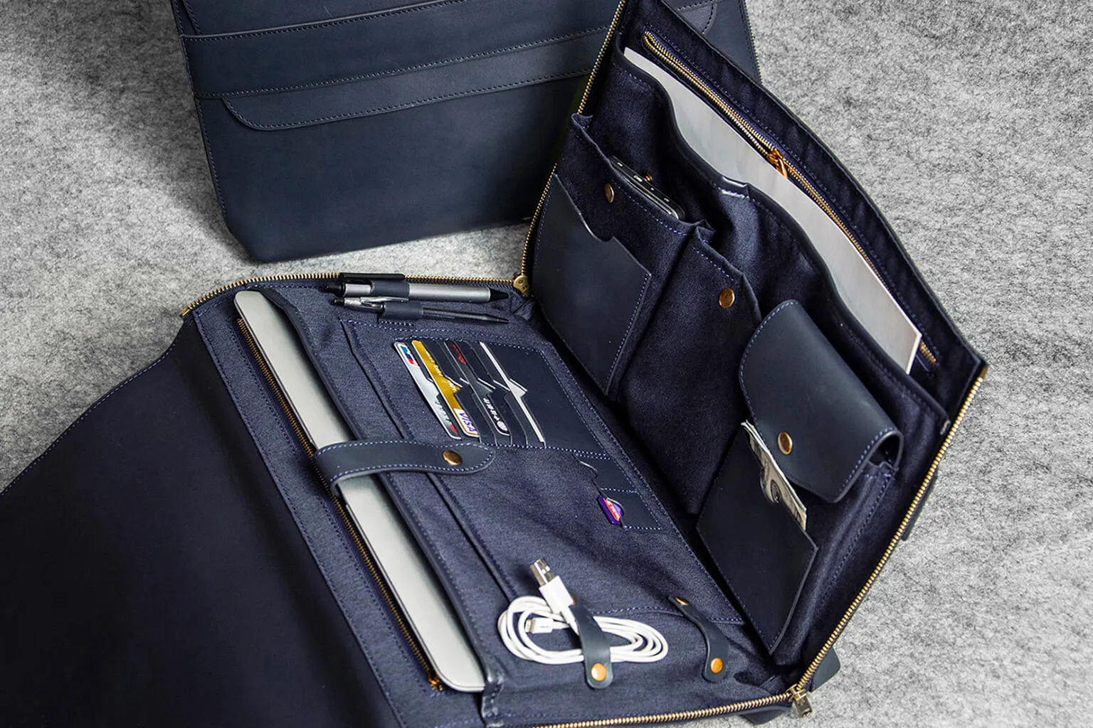 COMMUTER FOLIO - leather