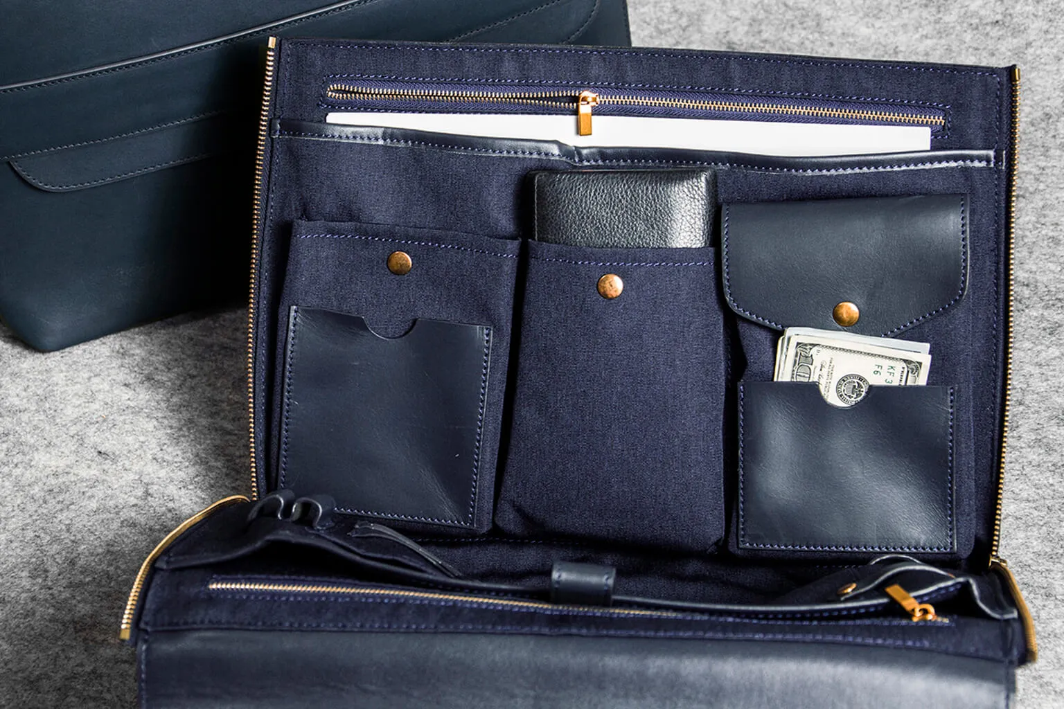 COMMUTER FOLIO - leather