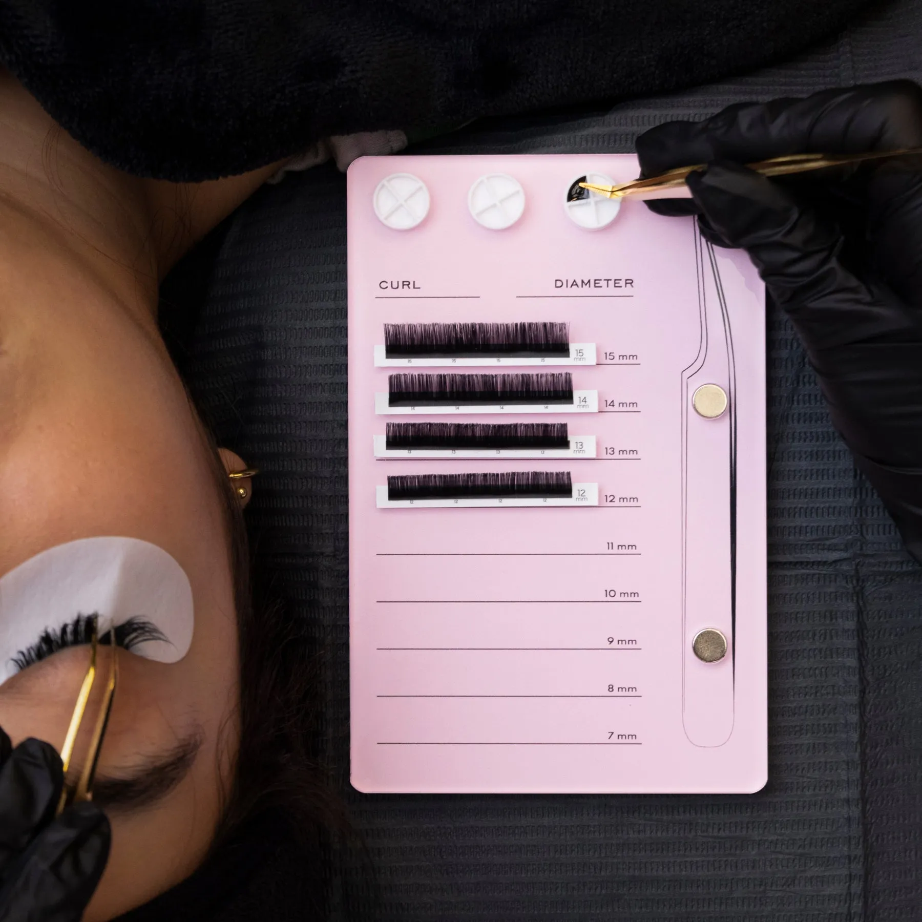 Lash Tile with Magnetic Tweezer Holder